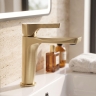 смеситель для умывальника Rea Maxim Premium Low brushed gold (REA-B8938)