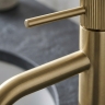 смеситель для умывальника Rea Lungo Stripe низкий, brushed gold (REA-B8050)