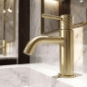 смеситель для умывальника Rea Lungo Diamond Low brushed gold (REA-B9843)