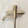 смеситель для ванны и душа Rea Lungo Stripe brushed gold (REA-B8055)